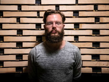 Zweten in het oefenhok: componist en instrumentenbouwer Aart