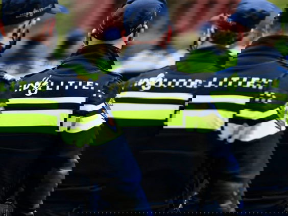 Burgemeester Elbert Roest 'betrapt' door eigen politie