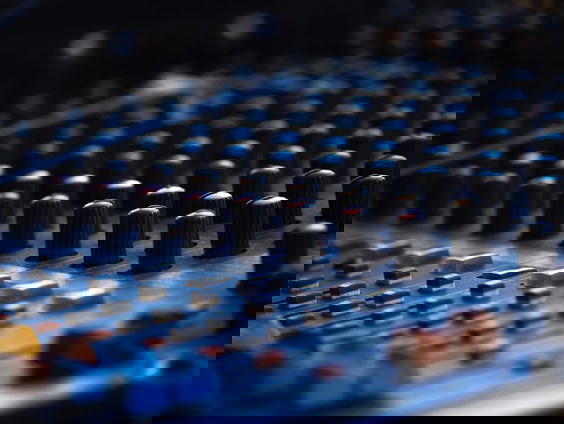 'Die mannen hadden bedoeling om onze bekendste viroloog op te sporen': VTM-journalist blikt terug op Nede ...