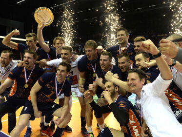 Volleyballers Orion genieten na van kampioenschap na thriller