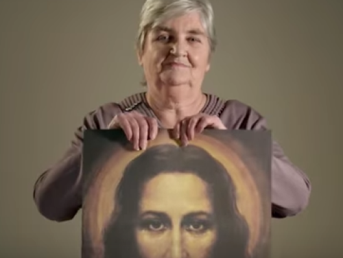 Kerk verscheurt Jezus-poster