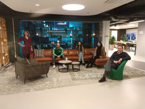 Dit is de Zondag door Femke Taale en Rik Zweers, met Roeland Lelieveld en Esra Günaydin