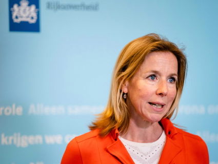 Stientje van Veldhoven over het anderhalve meter OV