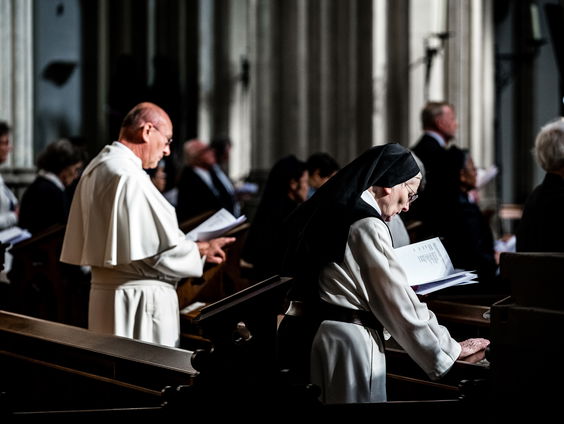 Proeftijd voor monniken kan voorlopig deels digitaal