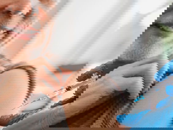 Wie helpt wie de crisis uit?