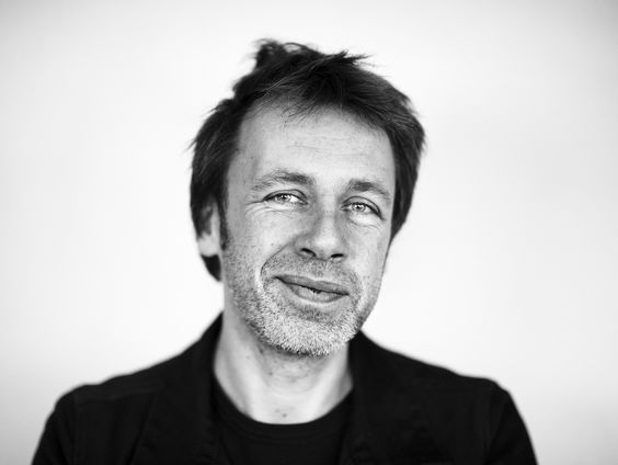 Gedicht Ingmar Heytze: Drie uur vliegen