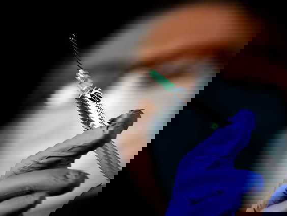 De vaccinatiestrategie is aangepast: zijstap of foutje rechtzetten?