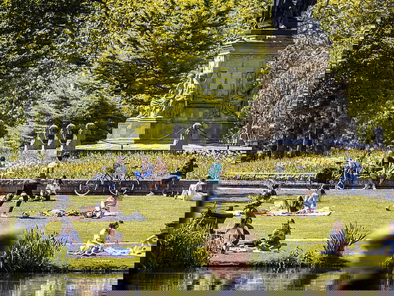 Met hoeveel mensen mag je samenkomen? Helft jongeren vindt nieuwe coronaregels onduidelijk