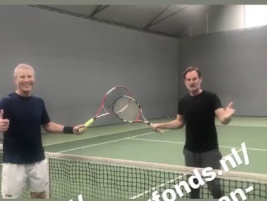 In actie voor ouderen: 24 uur lang non-stop tennissen tegen BN'ers