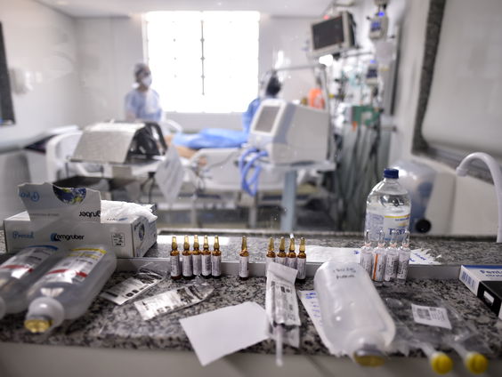 ‘Weinig zorgmedewerkers stonden stil tijdens coronacrisis, specialisten sprongen bij op IC’