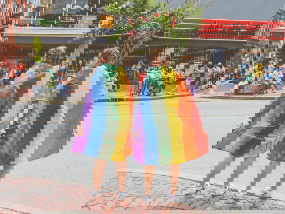 20 jaar homohuwelijk: hoe zit het met lesbische representatie anno nu?