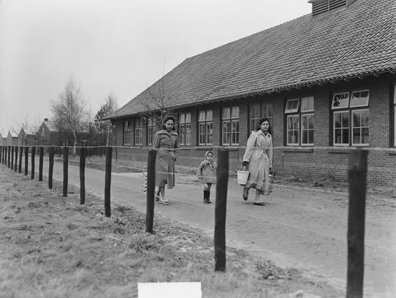 Uur 1: woonoord Lunetten, volksaard, Jimi Bellmartin live