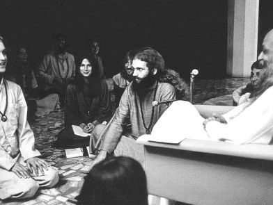 Terreur-sannyasins, 'Wild wild country', Bhagwan