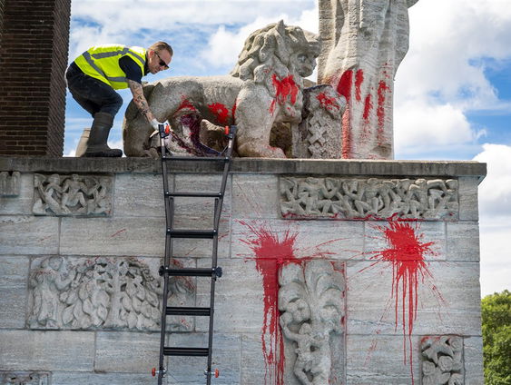 Standbeelden van foute helden 'staan symbool voor een verhaal'