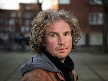 Dichter des Vaderlands Tsead Bruinja over ‘hoe vanzelfsprekend is vrijheid?’