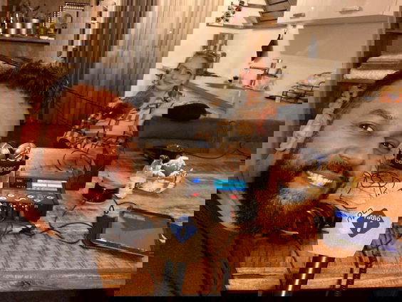 Een verbod op vuurwerk om de zorg te ontlasten, vuurwerkverkoopster Manon Arler vindt het onnodig