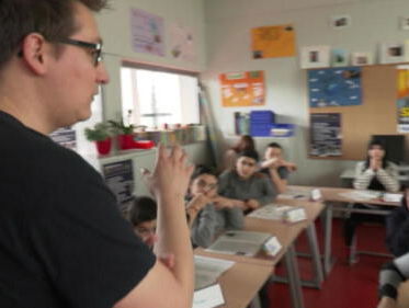 Onbevoegde docenten voor de klas de oplossing voor de slechte staat van het onderwijs?