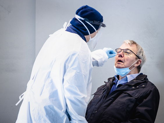 'Laat je ook bij hoofdpijn of vermoeidheid testen'