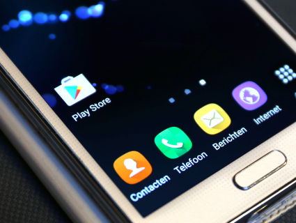 Gerechtshof: telefoon mag op schoot bij automobilist