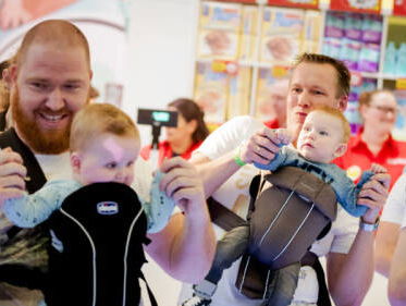Europese Commissie: geef nieuwe vaders 10 dagen vrij