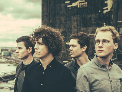 'Munich' van Editors in akoestische versie door Logue