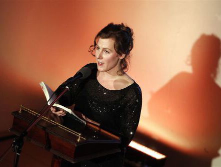 Ester Naomi Perquin schreef gedichten over de politie