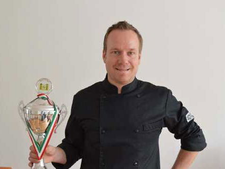 Wint Michel met zijn sushi stamppot het WK snert en stamppot koken?