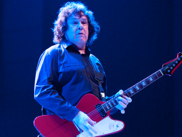 Speciaal voor Jordy de lange versie van 'Still Got The Blues'!