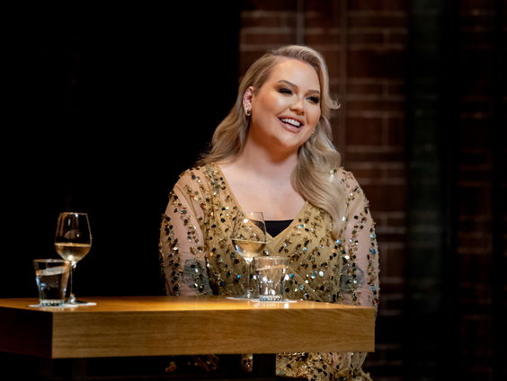 Trotste moeder van Nikkie de Jager liet traantje bij finale Wie is de Mol?