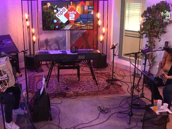 Rowwen Hèze - De Peel In Brand | live in Muziekcafé