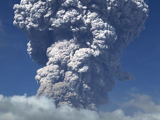 De Staat neemt je mee naar de bron van de vulkaan, in een poëtische minidocumentaire