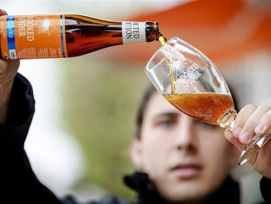 Mag je het gist van speciaalbier opdrinken? Biersommelier Fiona de Lange