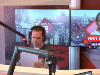 Jasper van 10 gaat hard en komt tot vraag 17 in het 60 Seconden Spel