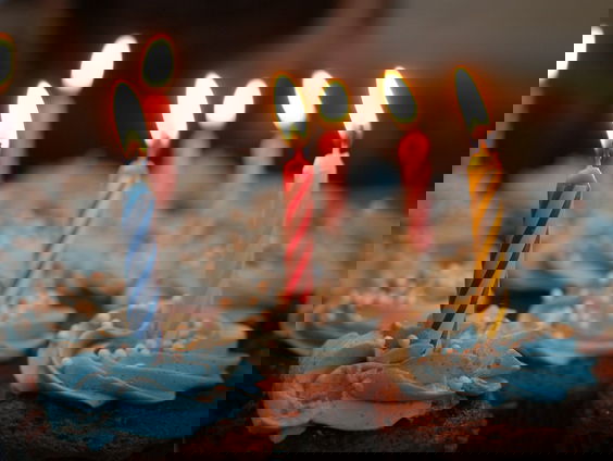 Wat een pech! Luisteraar Anneke is jarig, 30 weken zwanger én heeft corona