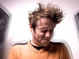 Peter stopt met zijn uitvinding de irritante pieptoon in je oor na een feestje