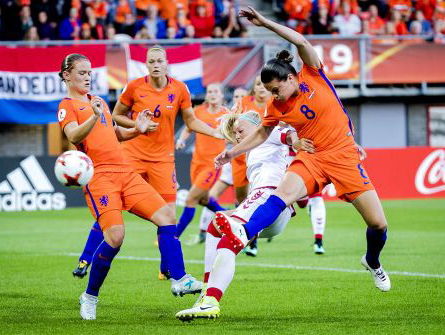 EK Voetbal met Hélène Hendriks