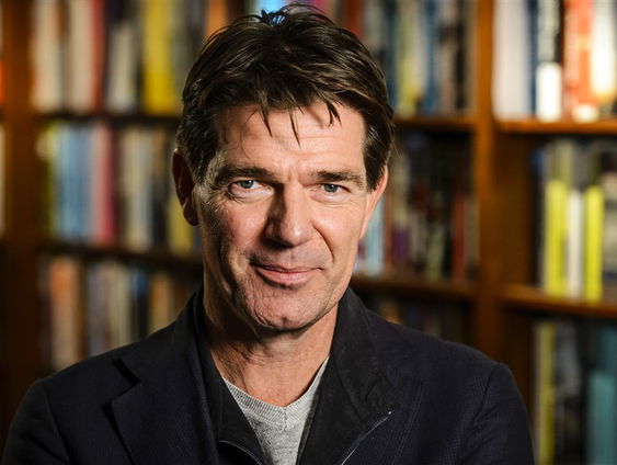 Twan Huys: "Donald Trump staat flink achter in de peilingen."