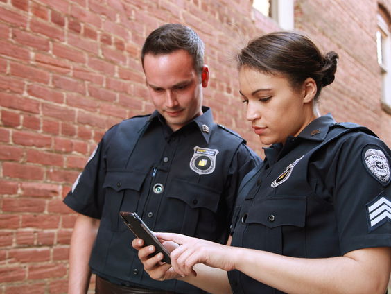 Sharon is agressie tegen boa's zat en wil graag pepperspray