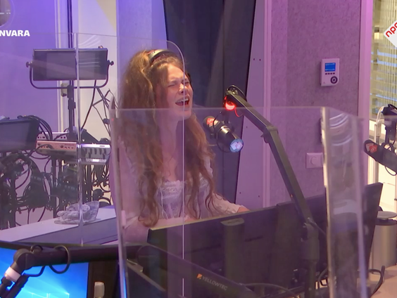 Nana M. Rose- 4 am (Live @ Giel)