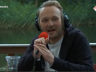 Arjen Lubach rapt mee met 'La tribu de dana'