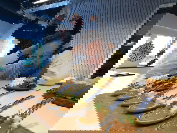 Ramon Brugman maakte een vloeibare appeltaart vanwege Nobelprijs voor de Scheikunde