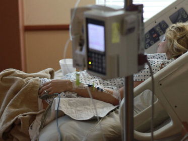 Voor het eerst in Nederland: moeder haalt baby uit eigen keizersnede