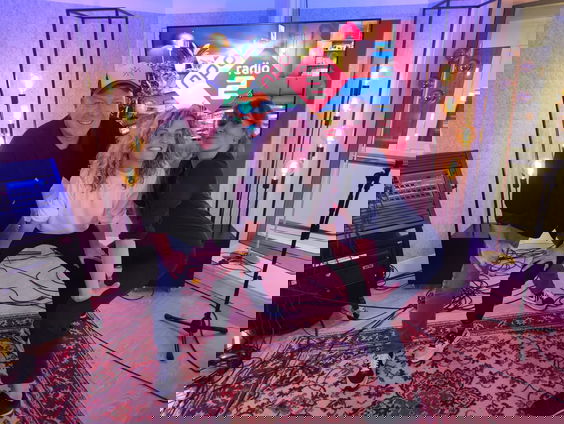 Marike Jager speelt 'Useless' ft. Martijn Bosman (live @ FraGiel)