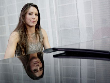 Pianiste Iris Hond op zoek naar de liefde