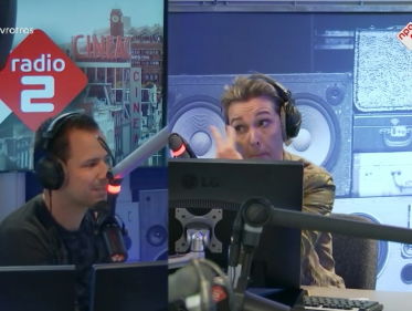 'You laugh, you lose' challenge met Bart en Carmen