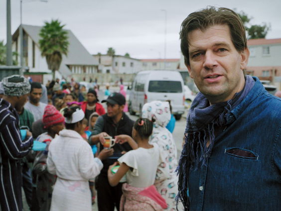 "De rivaliserende bendes brengen elkaar eten"