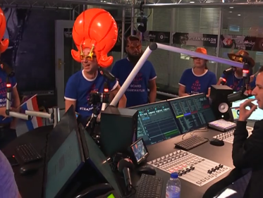 Met bier, vlag en wijn, zijn alle liedjes fijn!