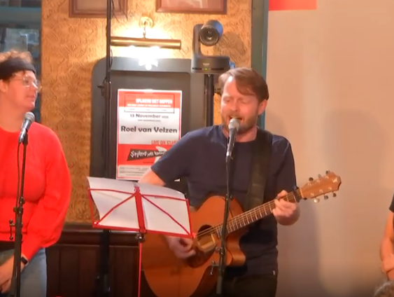 Louis van Gaal bezongen door het Spijkers-cabaret