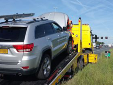 Wat een pech! Oranje hesjes voor pechvogels Anneke en Jeroen