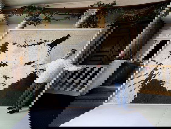 Hoe gigantische 'Whitehouse Rat' van Banksy van gebouw verwijderd werd